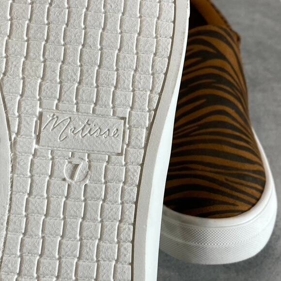 COCONUTS By MATISSE Women's Brown Tiger Stripe Molly Slip-On Shoes SZ 7 - Picture 9 of 10